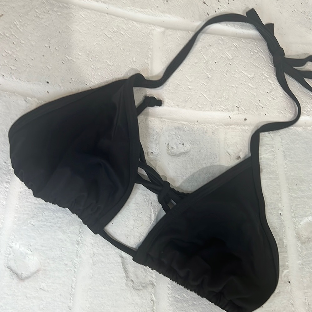 Victoria’s Secret bikini top 🖤
